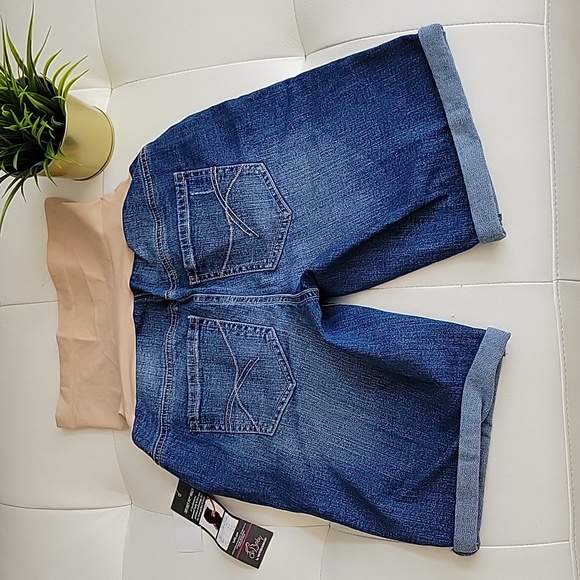 NWT maternity jean shorts - Picture 2 of 4